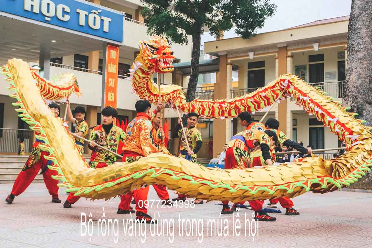 Bộ rồng vàng dùng trong múa lễ hội