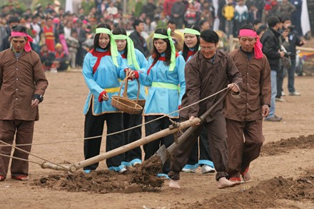 CHỦ TỊCH NƯỚC CÀY XÁ HỘI