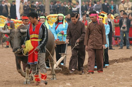 CHỦ TỊCH NƯỚC CÀY XÁ HỘI